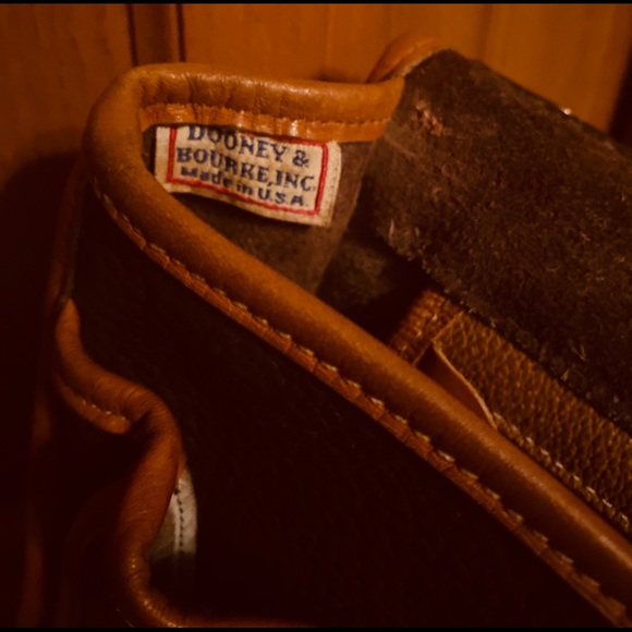 Vintage 1992 Dooney & Bourke Surrey Crossbody Bag Camel & Classic Tan Leather - Picture 12 of 16